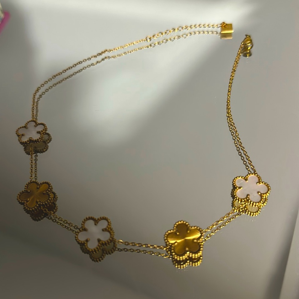 flower- clover necklace. VanC.  Inspired. never used. French Jewlery